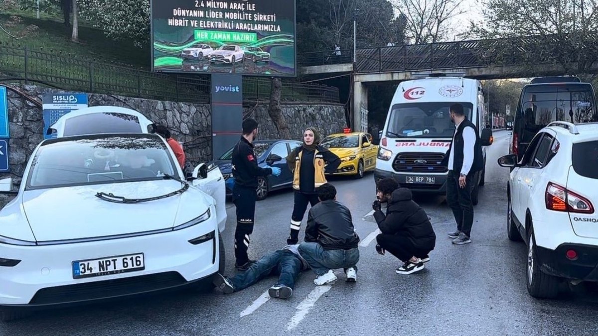 Şişli’de Tesla ile Motosiklet Çarpıştı: 1 Kişi Yaralandı