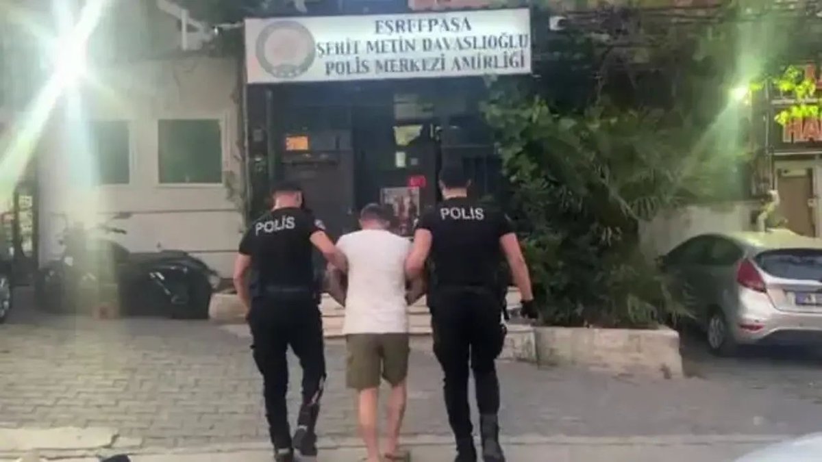 İzmir’de Aranan 2 Firari Hükümlü Yakalandı