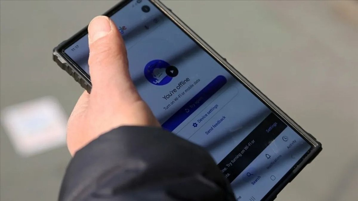 İran’da İnternet Yasağı Kalkıyor! Pezeşkiyan’dan Kritik Karar: Erişim Yeniden Açılıyor