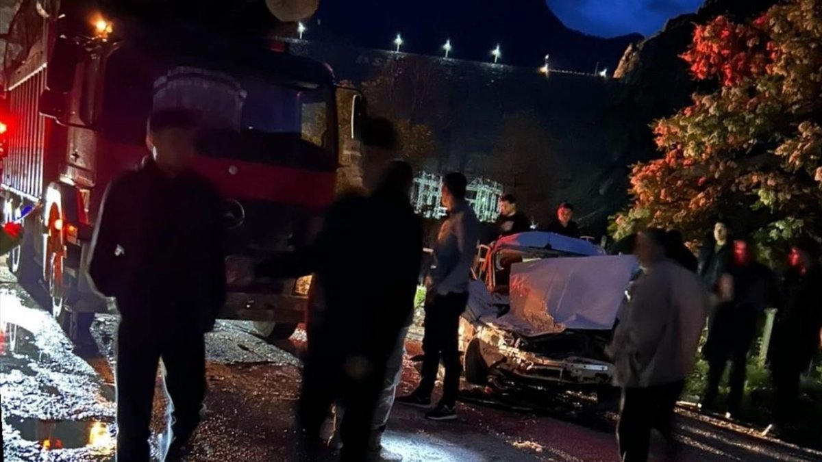 Gümüşhane’de Feci Kaza! Otomobil İle Kamyon Çarpıştı: 2’si Ağır 3 Yaralı