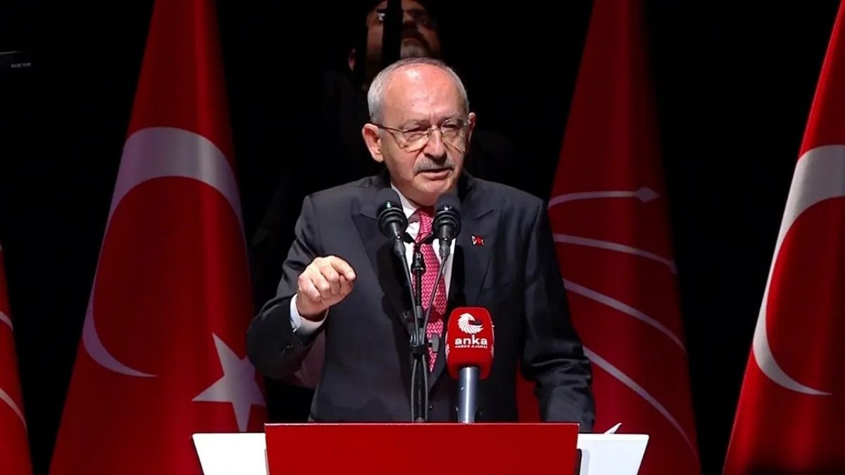 CHP’de Çift Kürsü Krizi: Kılıçdaroğlu ve Özgür Özel Arasında Sert Mesajlar, Parti İçi Gerilim Tırmandı