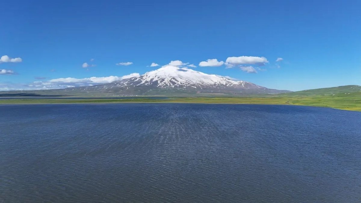 Burası İzlanda Değil, Bitlis: Süphan Dağı Ve Cil Gölü Muhteşem Manzarasıyla Ziyaretçilerini Büyülüyor