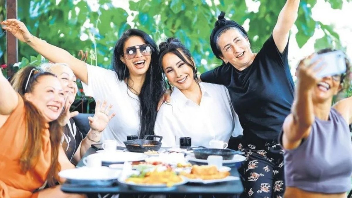 Asena Yeni Klibi İçin Kamera Karşısına Geçti